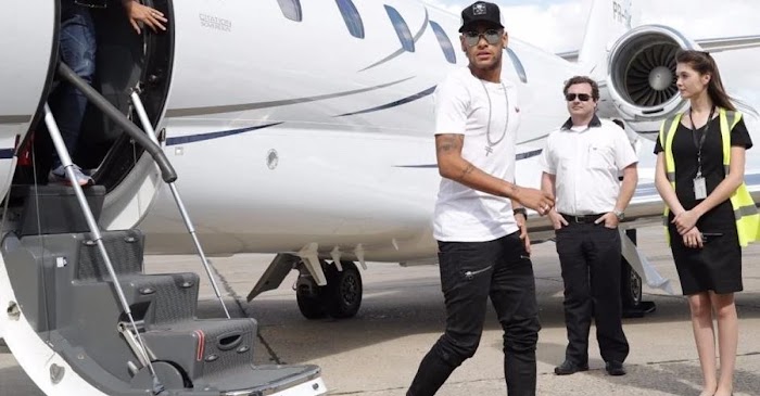 Neymar's plane made an emergency landing