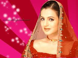 Amisha Patel sexy hot pics Bollywood female actress hd wallpaper download ... Amisha patel cute photo cleavage show with beautiful smileA