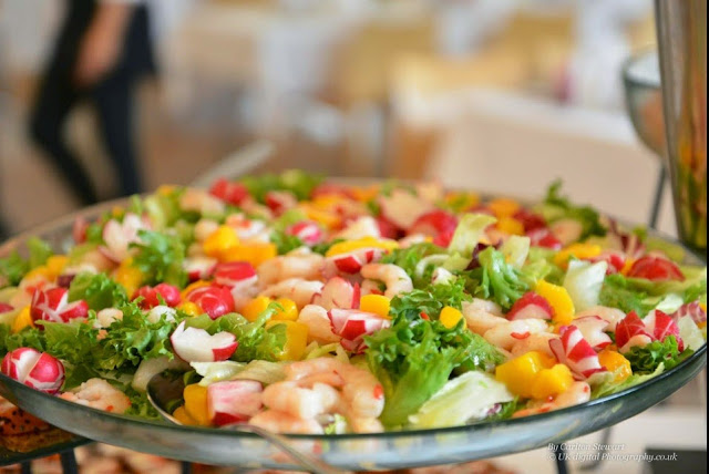 Sweet and spicy tiger prawns and mango with salad