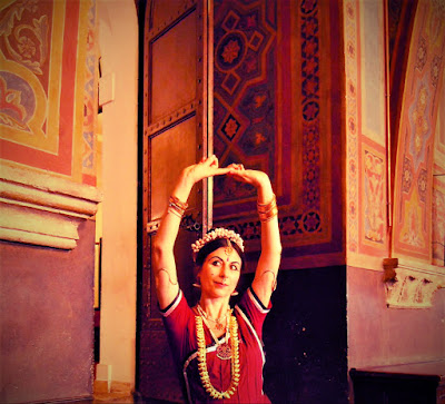 Odissi Orissa Shakta Tantra danza Yogini SALA DEI NOTARI, PALAZZO DEI PRIORI CON IL PATROCINIO DEL COMUNE DI PERUGIA LA DANZA DELLE DIECI DEE  "DASA MAHAVIDYA" presentazione-spettacolo di danza classica dell'India in stile Odissi  a cura di Marialuisa Sales nell'ambito di X CONVEGNO INTERNAZIONALE DI ASTROLOGIA danza odissi yogini dieci dee dasa mahavidya danza indiana perugia          “Le Porte del Successo” Sabato 30 giugno dalle 9:00 alle 20:00 A cura dell’ASSOCIAZIONE CULTURALE JAYAVIDYA C.I.D.A. NAZIONALE - SCUOLA ASTRAVIDYĀ DI ASTROLOGIA Sala Dei Notari, Piazza IV Novembre, 06123 Perugia