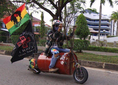 Kumpulan Foto Vespa Jadul Bin Unik [ www.BlogApaAja.com ]