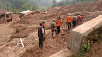 Banser Bandung Barat Kerahkan Puluhan Personel Bantu Korban Longsor di Cipongkor