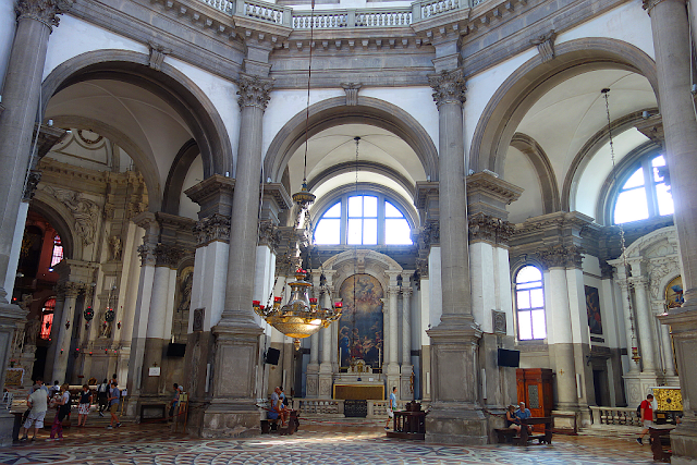 Festa della salute,basilica santa marie della salute, la castradina, morová epidemie, pontonový most, Přejděte benátský Velký kanál suchou nohou,zažijte benátky jako místní, benátky průvodce, kam v benátkách, co vidět v benátkách, benátky památky, benátky historie, jak se najíst v benátkách, kde se najíst v benátkách, co ochutnat v benátkách, kam v benátkách na víno, benátky aperol spritz,