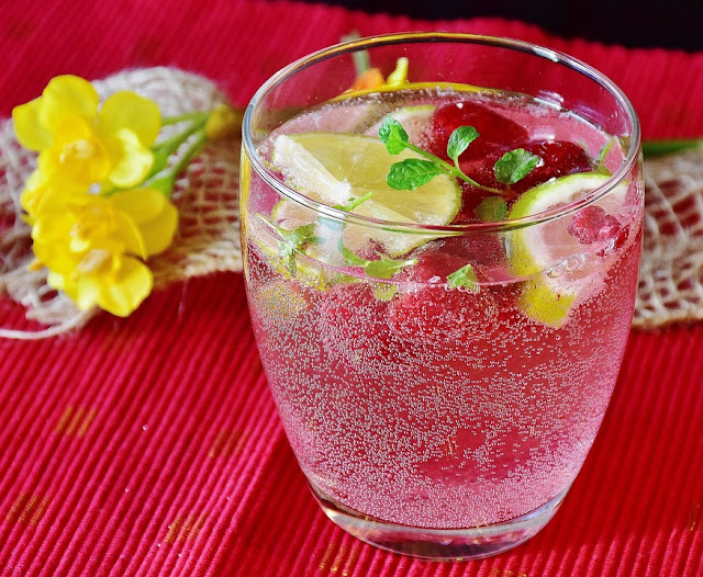 acqua detox alle fragole