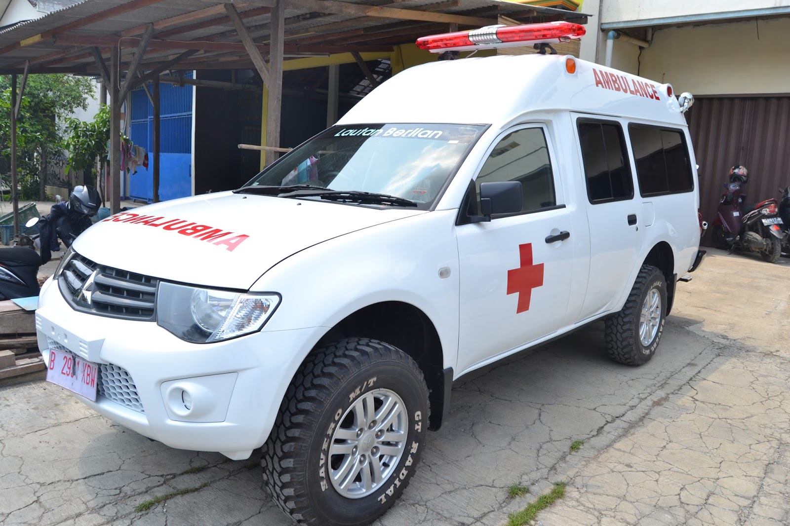 MOBIL AMBULANCE 4x4 Vendor Ambulance Jual Ready Stock Ambulance