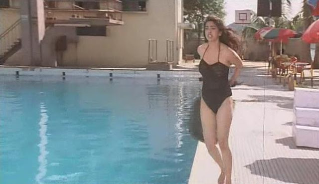 juhi chawla thigh show