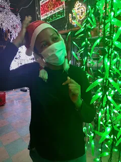 "Shachem Lieuw in front of Christmas decoration"