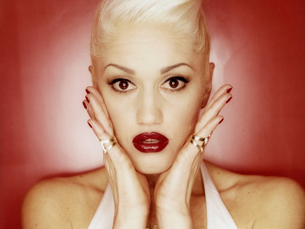 gwen stefani with pink hair