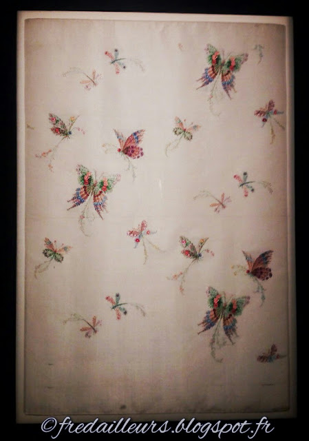  Lyon, Musée des Tissus : Maison Schulz et Beraud, Laize pour robe, Papillons de fleurs, 1867