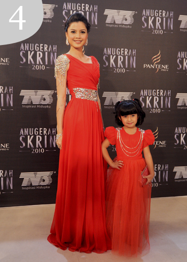 mia sara nasuha dan lisa surihani. Anugerah Skrin TV3 2010 - Best Dress