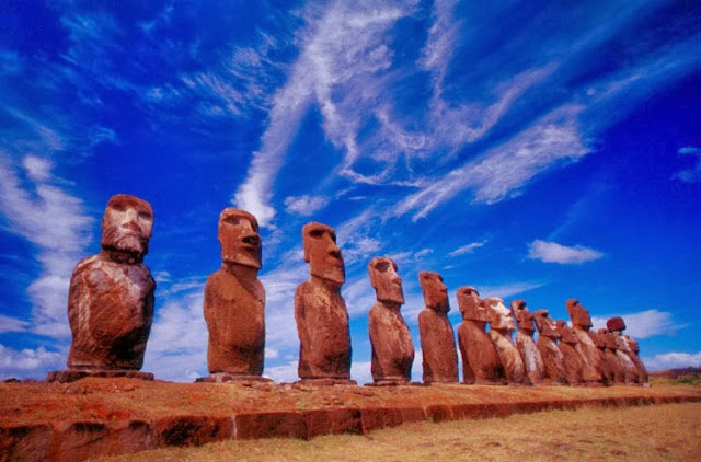 los moais de la isla de la Pascua