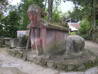 Danau Toba merupakan bekas gunung api purba raksasa lho Danau Toba Destinasi Wisata Alam dan Budaya Megalitik Kelas Dunia