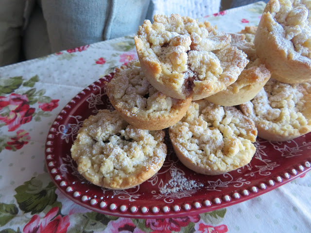 Raspberry Crumble Cookies