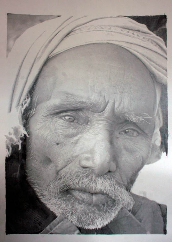 Desenhos a lápis de carvão | o hiper-realismo de Paul Cadden