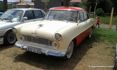 Egliseneuve-près-Billom, vide grenier et autos rétro de collections