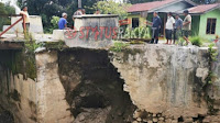 Rusak Akibat Diterjang Lahar Dingin Gunung Sinabung, Jembatan Desa Kutambaru Ditinjau Bupati Karo