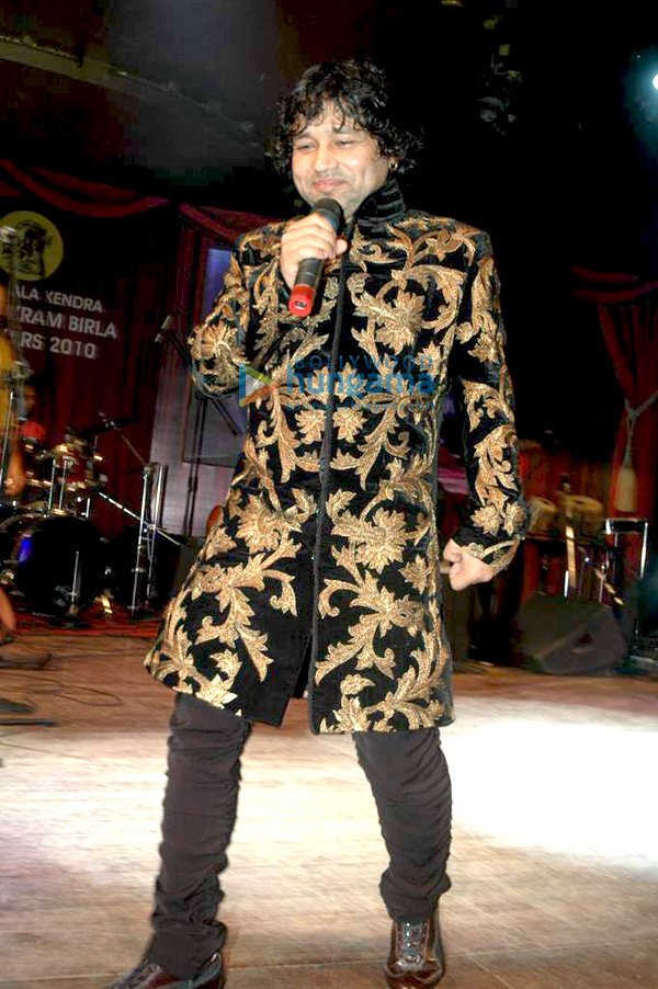 Kailash Kher Performs at Sangit Kala Kendra Event