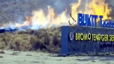Banyak Kecaman, Bukit Teletubies Bromo Terbakar karena Flare Foto Prewedding