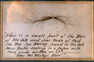 Diese Haare von John Wesley kann man im "Museum of Methodism & John Wesley's House" in London bewundern.