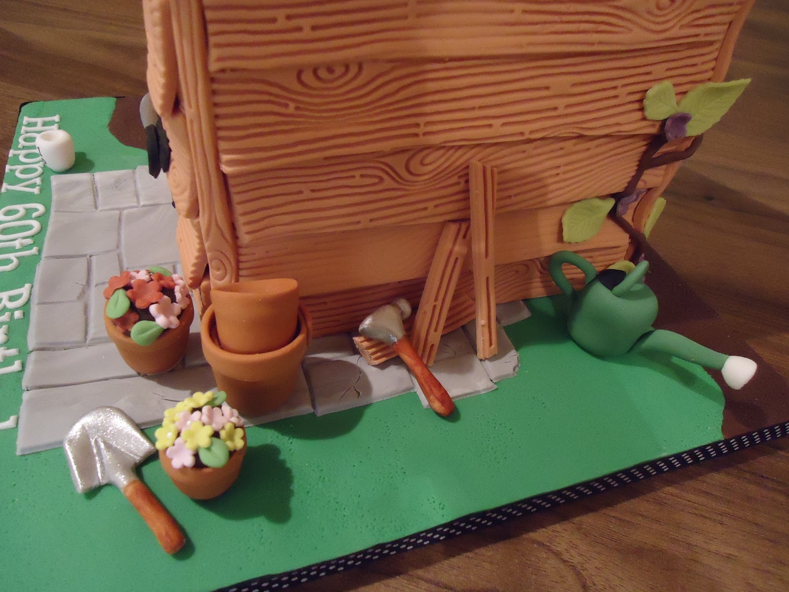 Fondant Cakes &amp; Cupcakes: Garden Shed