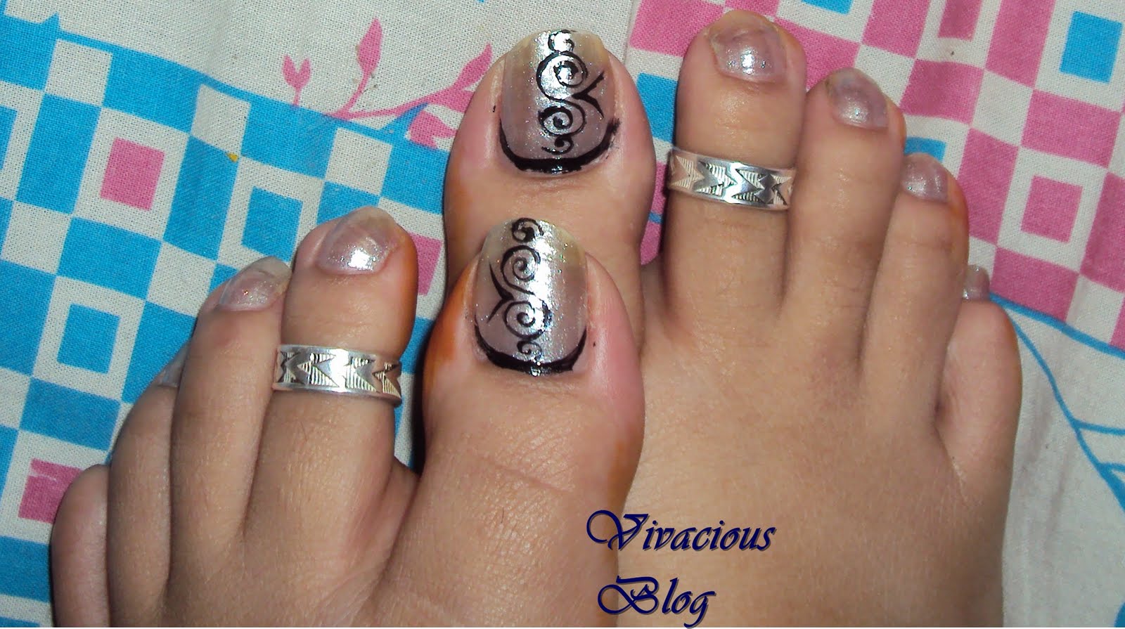 ... simple and if you want you can make designs on other toe nails too