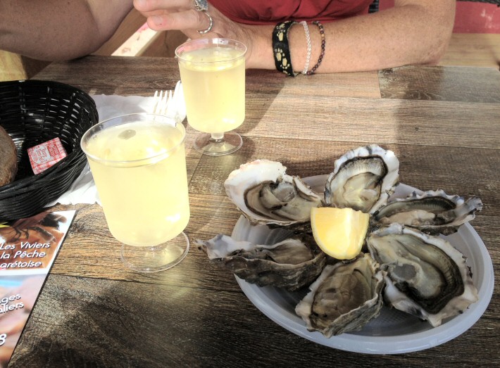 Un bar à huitre à Camaret