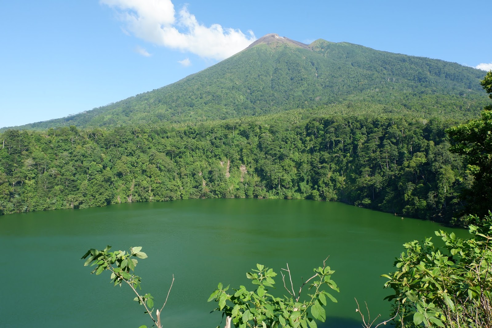 Traveling Melihat Pesona Alam  Ternate yang Menakjubkan 