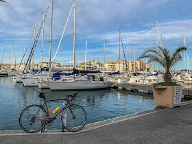 full carbon road bike rental ebike mtb saint maxime saint tropez mandelieu la napoule cannes nice france french coast Côte d'Azur pyrenees provence cycling travel bicycle shop