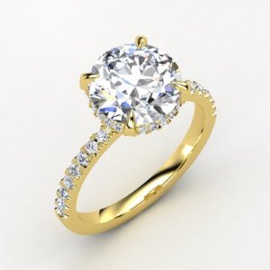 Beautiful Round Diamond Yellow Gold Ring