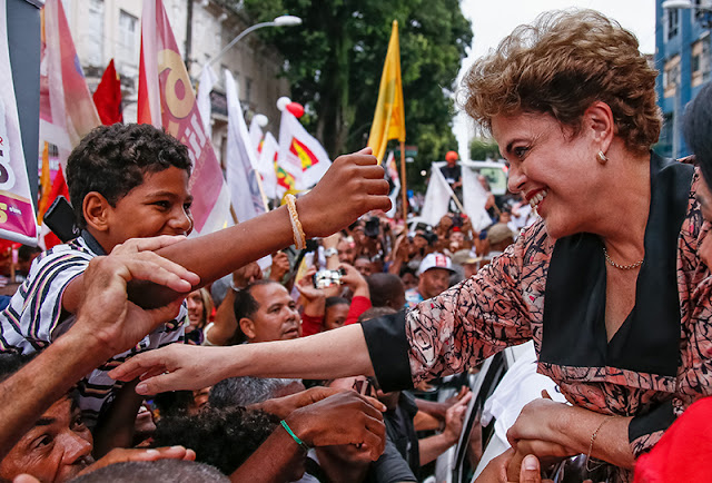 “Nós queremos dar emprego aos quase 14 milhões de desempregados que o governo do PT colocou na rua.” – Pauderney Avelino (DEM-AM), deputado federal, em discurso no plenário da Câmara no dia 26 de abril.

Deputado federal pelo DEM de Amazonas, Pauderney Avelino (DEM) afirmou, em discurso durante discussão da reforma trabalhista na Câmara, que o governo do PT seria responsável por colocar na rua “quase 14 milhões de desempregados”. Procurada pelo Truco – projeto de checagem de fatos da Agência Pública –, a assessoria do deputado afirmou que o dado apontado pelo deputado está disponível em diversas agências de notícias e que a fonte primária e oficial seria o site do Instituto Brasileiro de Geografia e Estatística (IBGE).