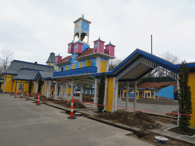 Lake Compounce Entrance Area Repainted Amusement Park