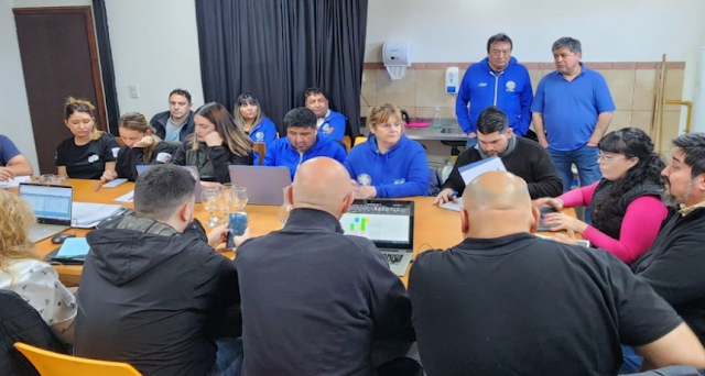 Los gremios ATE y ATSA aceptaron la propuesta del Ejecutivo para el aumento del Escalafón Húmedo en julio y agosto, destacando un incremento significativo en el salario básico y una reducción en los ítems particulares.