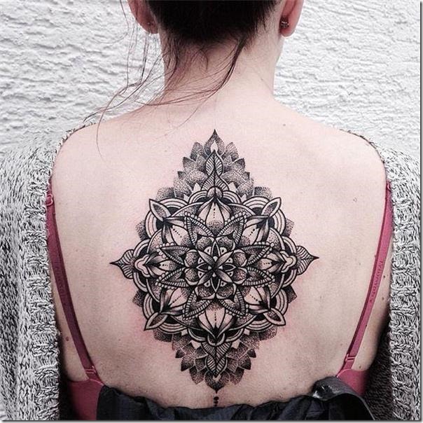 tatuaje-con-rasgos-bien-delineados-y-en-blanco-y-negro