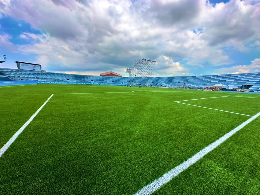 Oficialmente el Estadio Alberto Spencer, cuenta con la única cancha sintética FIFA Quality Pro 