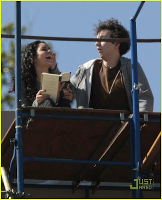 Vanessa Kissing another Guy Thats Not Zac