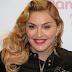  Madonna con el rostro casi irreconocible 