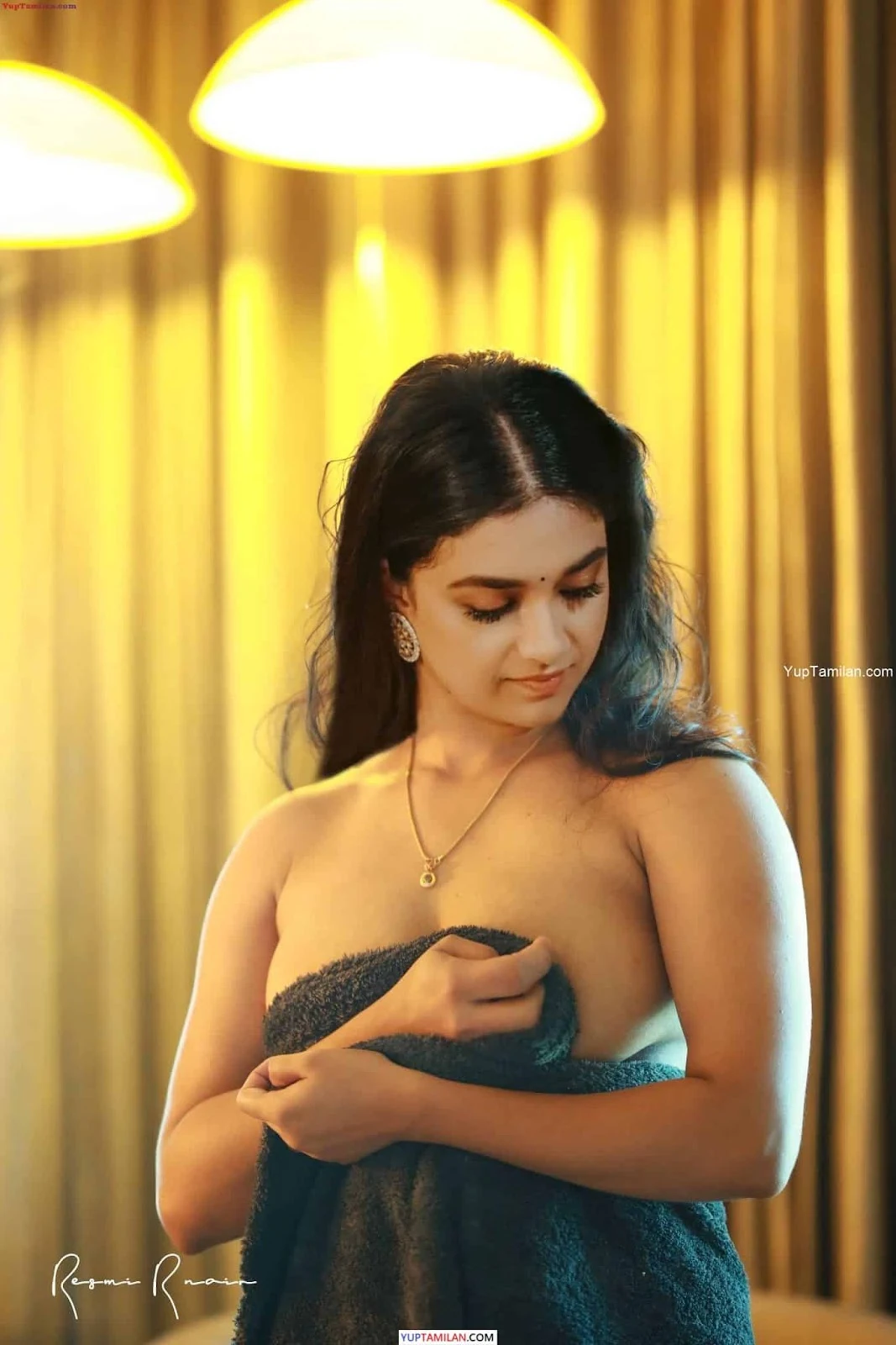 Keerthy Suresh Sexy Topless Photos with Revealing Boobs