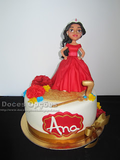 Bolo de aniversário com a princesa Elena de Avalor