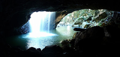 air terjun yang eksotis di dalam gua