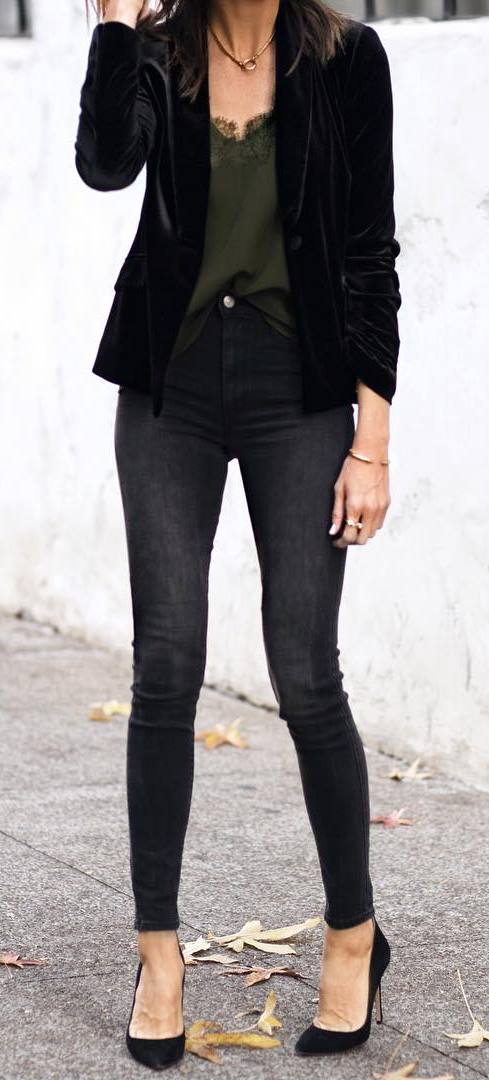 trendy spring outfit / black velvet blazer + top + skinny jeans + heels