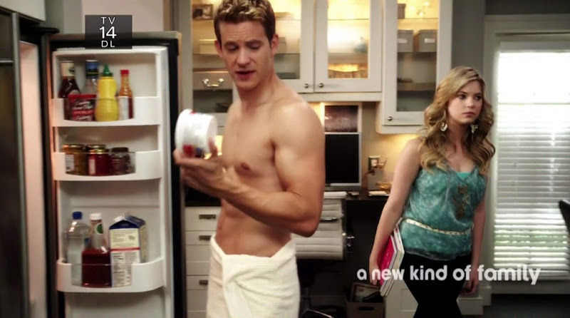 Bryce Johnson Shirtless on Pretty Little Liars on s1e03