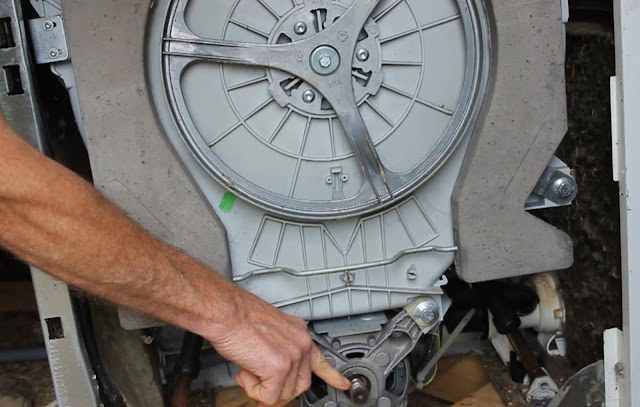 Remove Motor - Convert a broken washing machine to Pedal Power