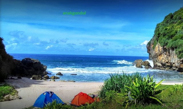 Pantai Kayu Arum Gunungkidul Yang Perawan