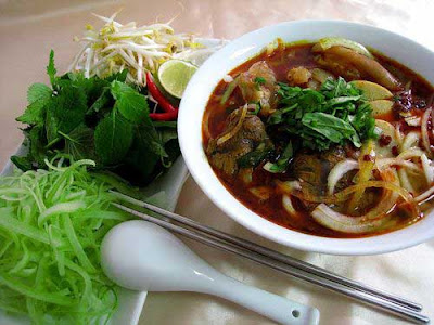 Bun bo Hue (beef vermicelli of Hue city) - Street dish attracts diners