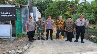 Bersama TNI, Kapolres Serang Kabupaten Cek Situasi Ketinggian Air di Desa Songgom