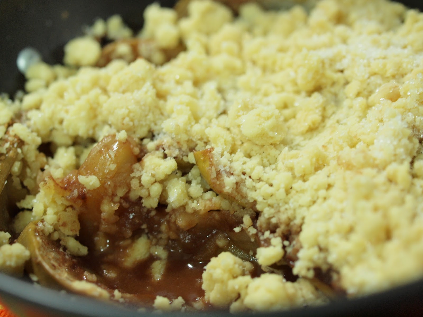 NAZRAH BAKERY: APPLE CRUMBLE