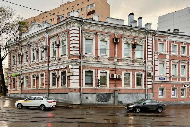 улица Палиха, Тихвинская улица, дом 1910 года постройки