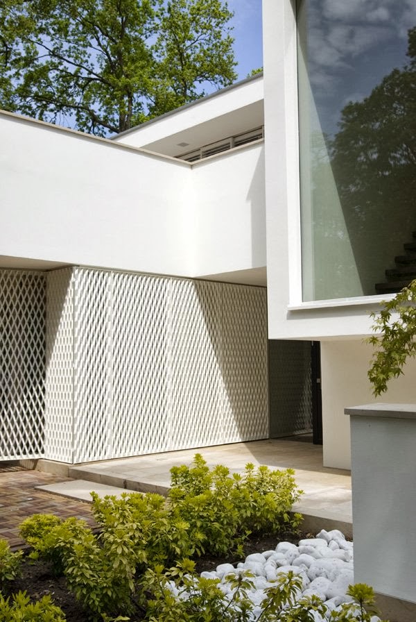 Front facade on Modern home by Clijsters Architectuur Studio