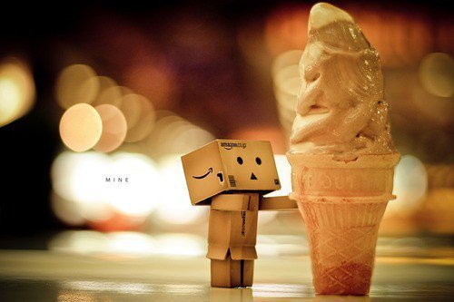  A cardboard robot Icecream 