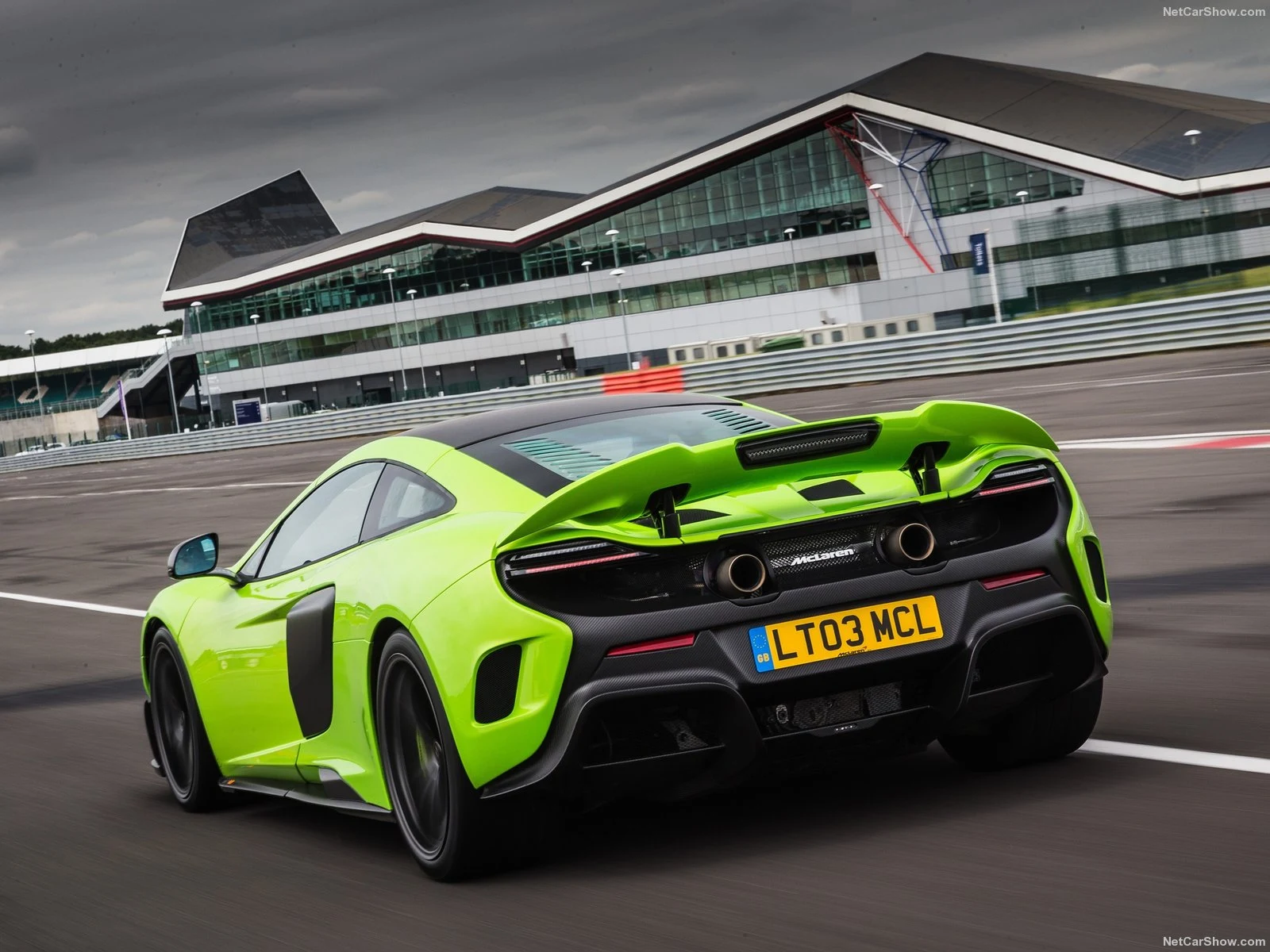 Hình ảnh siêu xe McLaren 675LT 2016 & nội ngoại thất